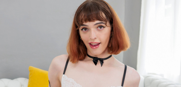 Bella Bates Big Dildo Session